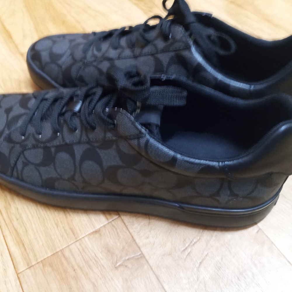 Coach Men’s Black Signature Logo Low-Top Lace-Up Sneakers
